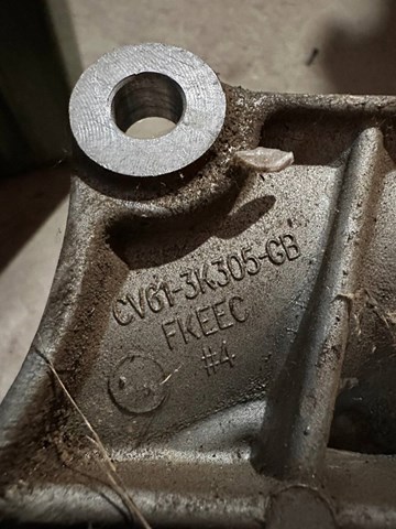 CV613K305GB Ford 