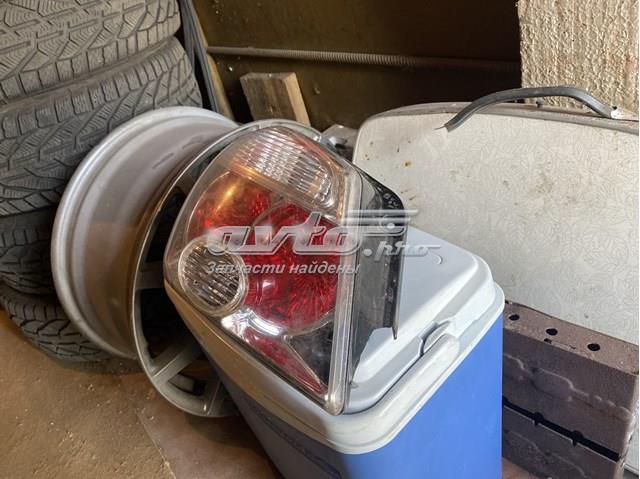 Задній правий стоп Mitsubishi 8330A288