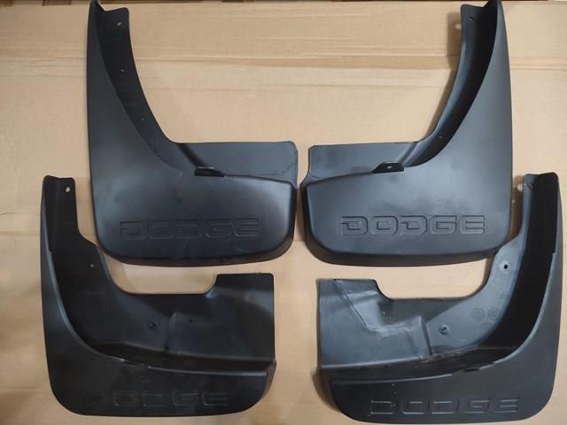 82210996AB Chrysler Комплект передніх бризковиків