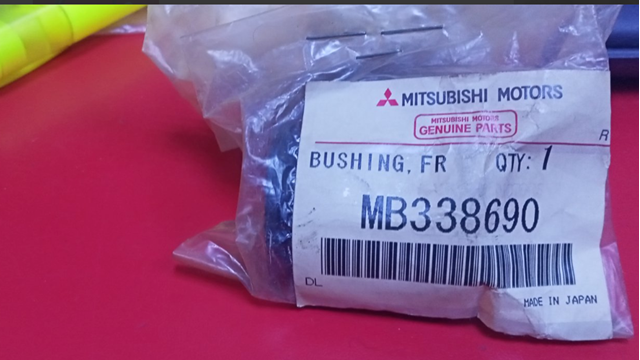 MB338690 Mitsubishi втулка стійки переднього стабілізатора