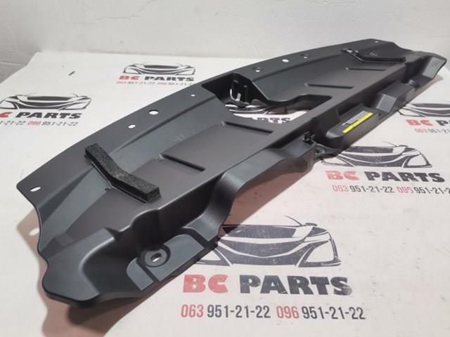 Накладка верхня передньої панелі/супорту радіатора 623226RR0A Nissan/Infiniti