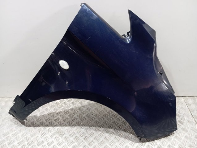 Переднє праве крило Amparts APMB0402
