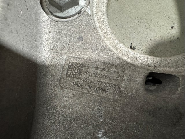 Цапфа передня ліва Tesla Motors 118831100E ціна, від 189.99 USD