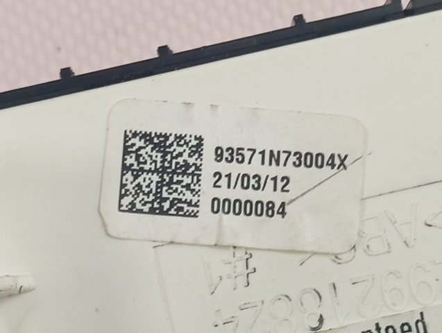 Кнопка вмикання двигуна склопідіймача передня ліва 93571N73004X Hyundai/Kia