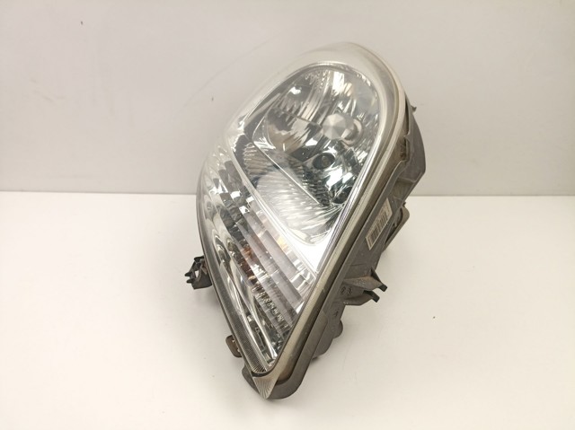 8200236591 Nissan/Infiniti Фара передня права
