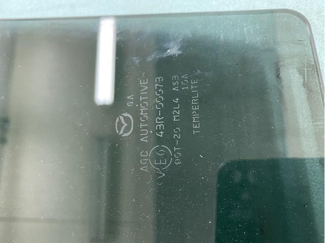 Скло задньої двері правої TK4872510A Mazda