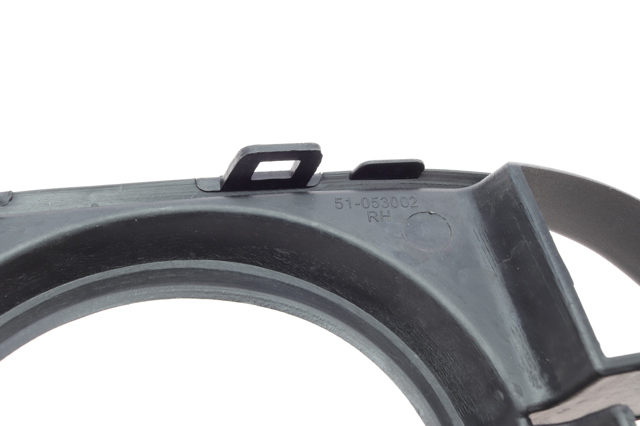 Решітка переднього бампера, права Autotechteile 7035156 ціна, від 15.72 USD
