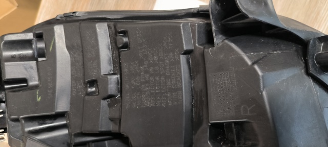 Фара передня права FPS FP8504R2P