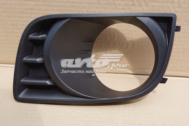 Решітка протитуманних фар ліва Toyota 814820C020
