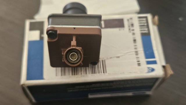 Купити GD9Z19G490N Ford 