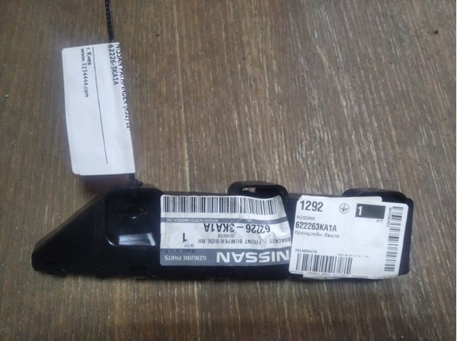 622263KA1A Nissan/Infiniti Кронштейн бампера переднього, зовнішній правий