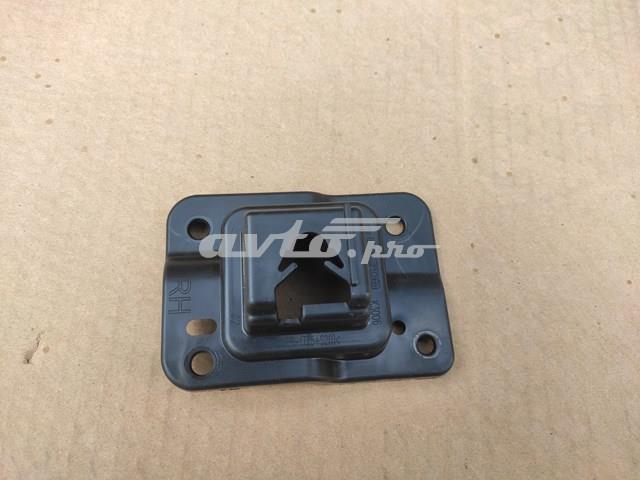 Кронштейн решітки радіатора KB8A50151 Mazda