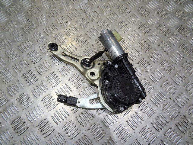 390204124 Mercedes 