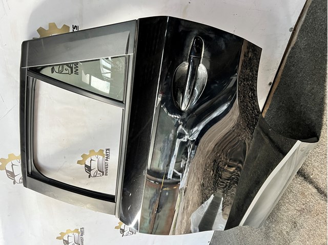 Двері задні, ліві Mazda KDY57302XE