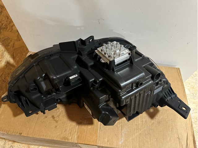 Фара ліва KT4B13W030CH Ford