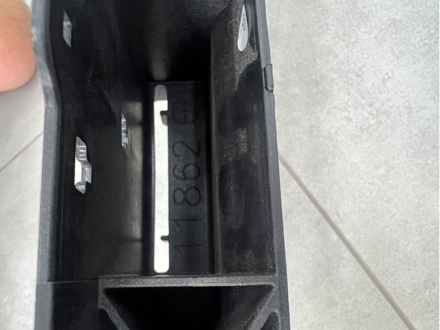 4KR863821A VAG 