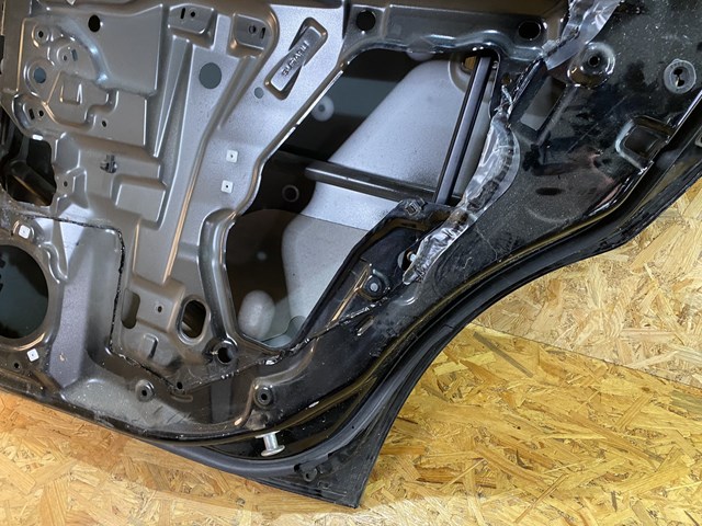 Двері задні, праві 60409AJ1059P Subaru