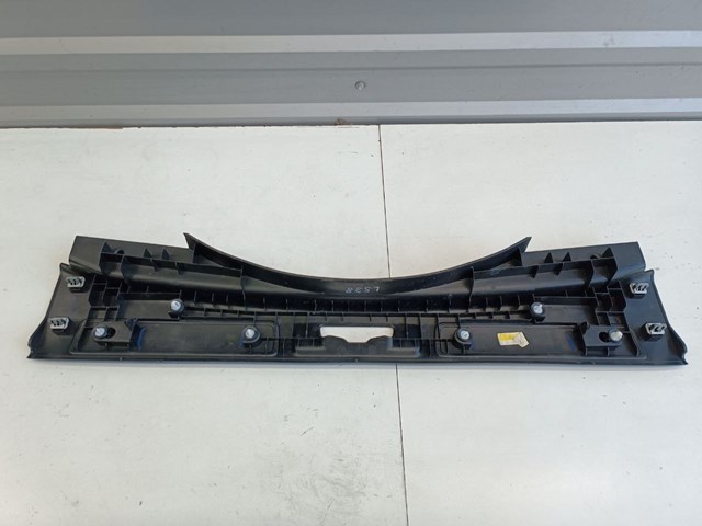 Облицювання задньої панелі багажника Land Rover LR061563