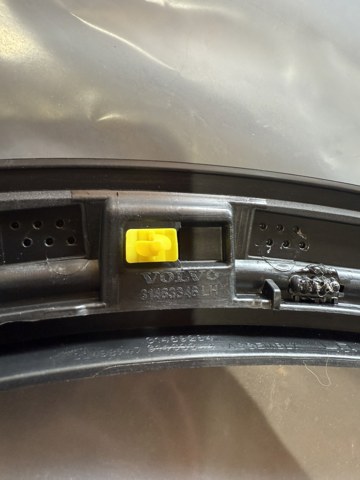 Купити 39797287 Volvo Молдинг арки крила переднього, лівий