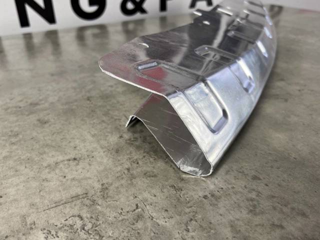 Накладка верхня передньої панелі/супорту радіатора Tesla Motors 149509300B
