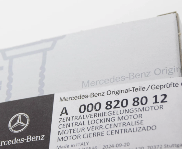 Мотор-привід відкриття лючка бака Mercedes A0008208012