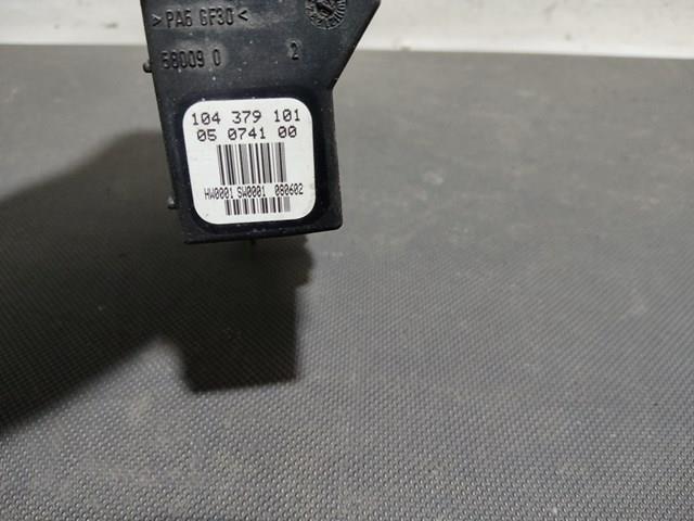 104379101 VAG 