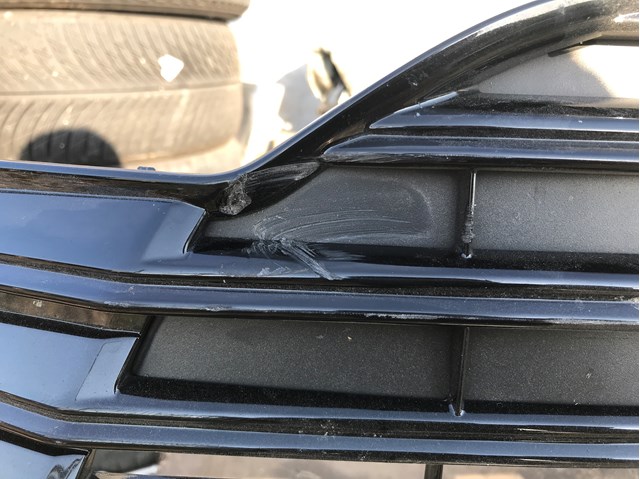 Решітка переднього бампера, нижня 5310233350 Toyota