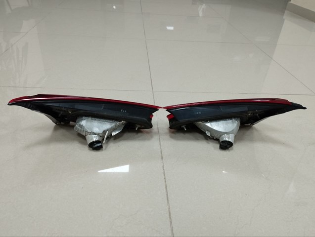Купити BJF1513G0B Mazda Ліхтар задній лівий, внутрішній