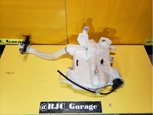 GHR167480 Mazda Бачок склоомивача