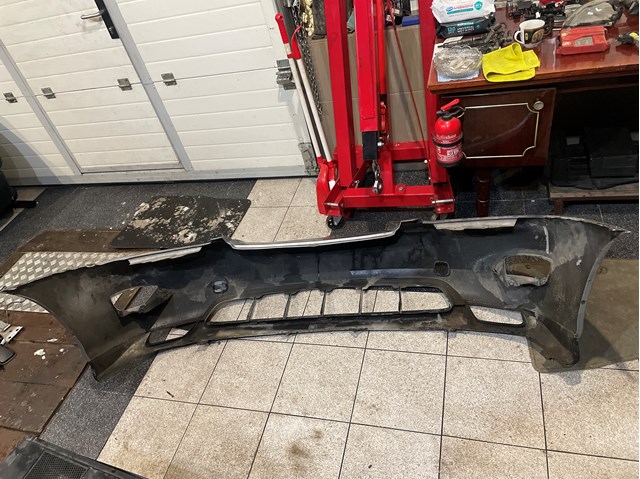 Купити 521190E901 Toyota Буфер (бампер) передній