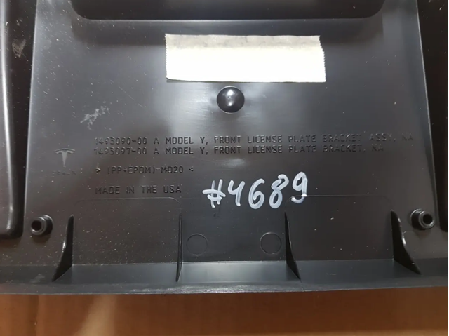 Кріплення переднього номера автомобіля Tesla 149309700A ціна, від 8.87 USD