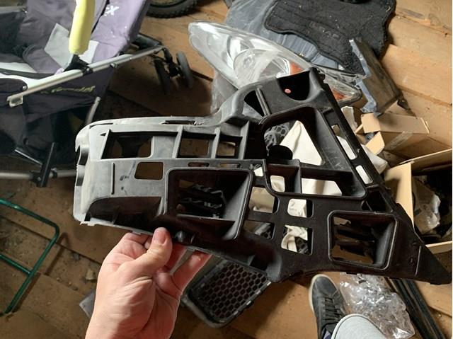 Направляюча заднього бампера, права VAG 7L6807178C ціна, від 15.52 USD