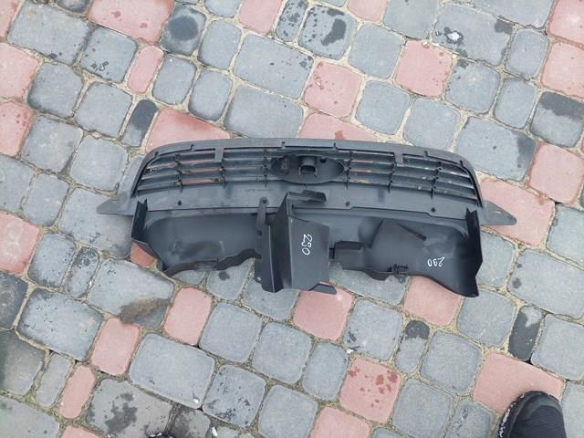 8M518200BD Ford Решітка радіатора