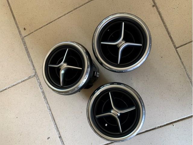 Решітка вентиляції салону на "торпедо" A1568300054 Mercedes