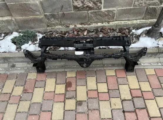 Кронштейн кріплення радіатора Ford LK218B041AA