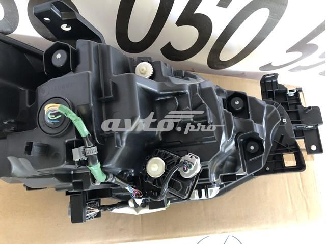 Фара передня права Mazda GRF851031A