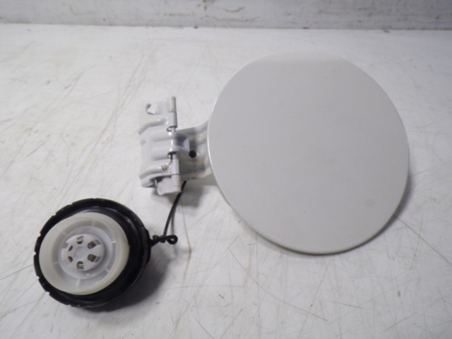 Дверцята бензобака на Toyota RAV4 IV A4