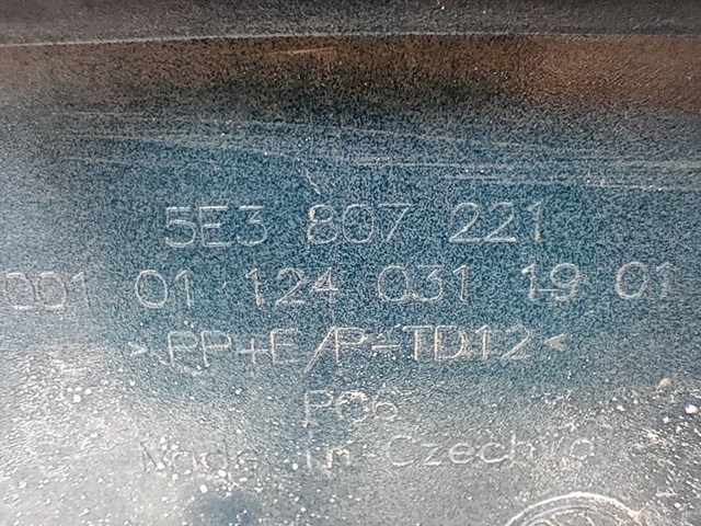 5E3807221 VAG Бампер передній в зборі