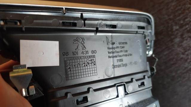 98101431DX Peugeot/Citroen Решітка повітропровода права