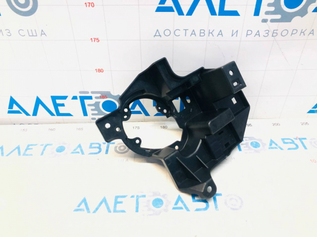 KB8B51684 Mazda Кронштейн кріплення протитуманной фари, правої
