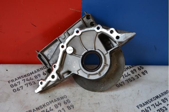 Кришка двигуна передня 8200563690 Renault (RVI)