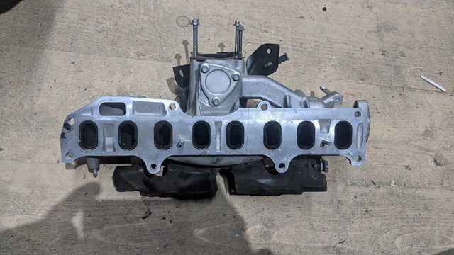 Купити SH0113100B Mazda Впускний колектор
