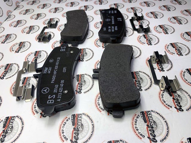 A0004203304 Mercedes Колодки гальмівні задні, дискові