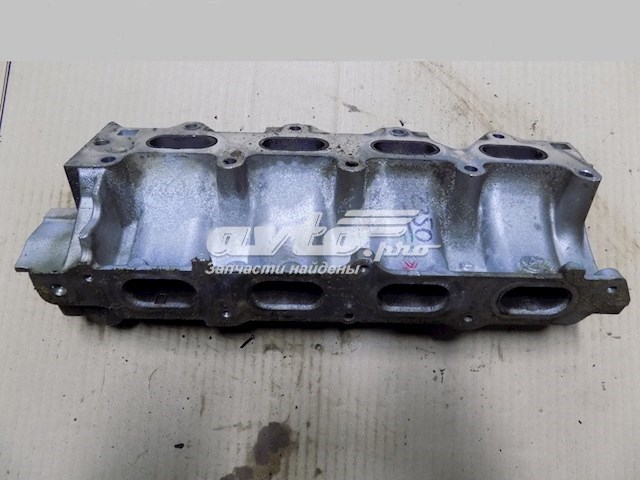 Купити 8200701427 Renault (RVI) Колектор впускний нижній