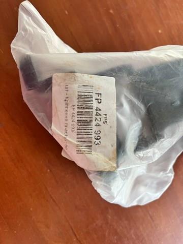 Кронштейн решітки радіатора FPS FP4424993 ціна, від 3.51 USD