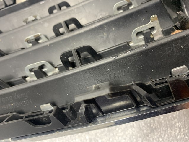 Купити A2128800183 Mercedes Захисна решітка радіатора