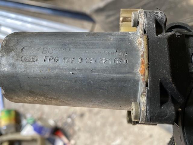 Двигун склопідіймача двері передньої, правої Bosch 0130821709 ціна, від 11.25 USD