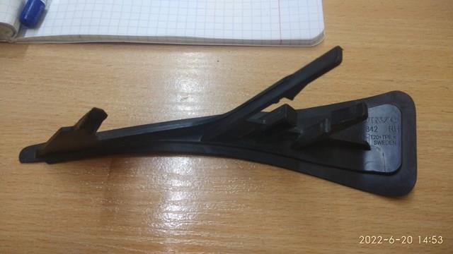 Купити 31391842 Volvo Ущільнювач крила