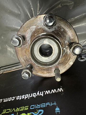 K0702612X Mazda Цапфа поворотна ліва