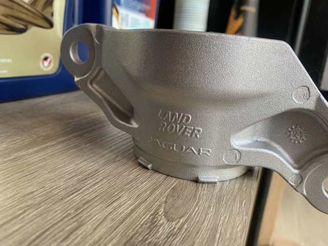 Купити LR090667 Land Rover 